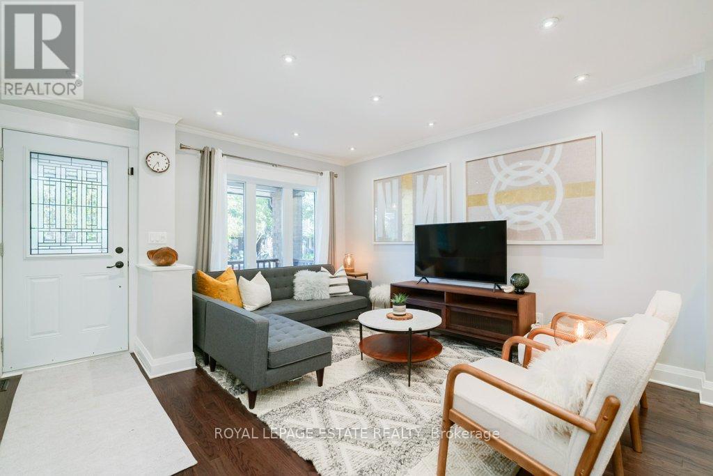 331 Scarborough Rd, Toronto, ON M4E 3M9