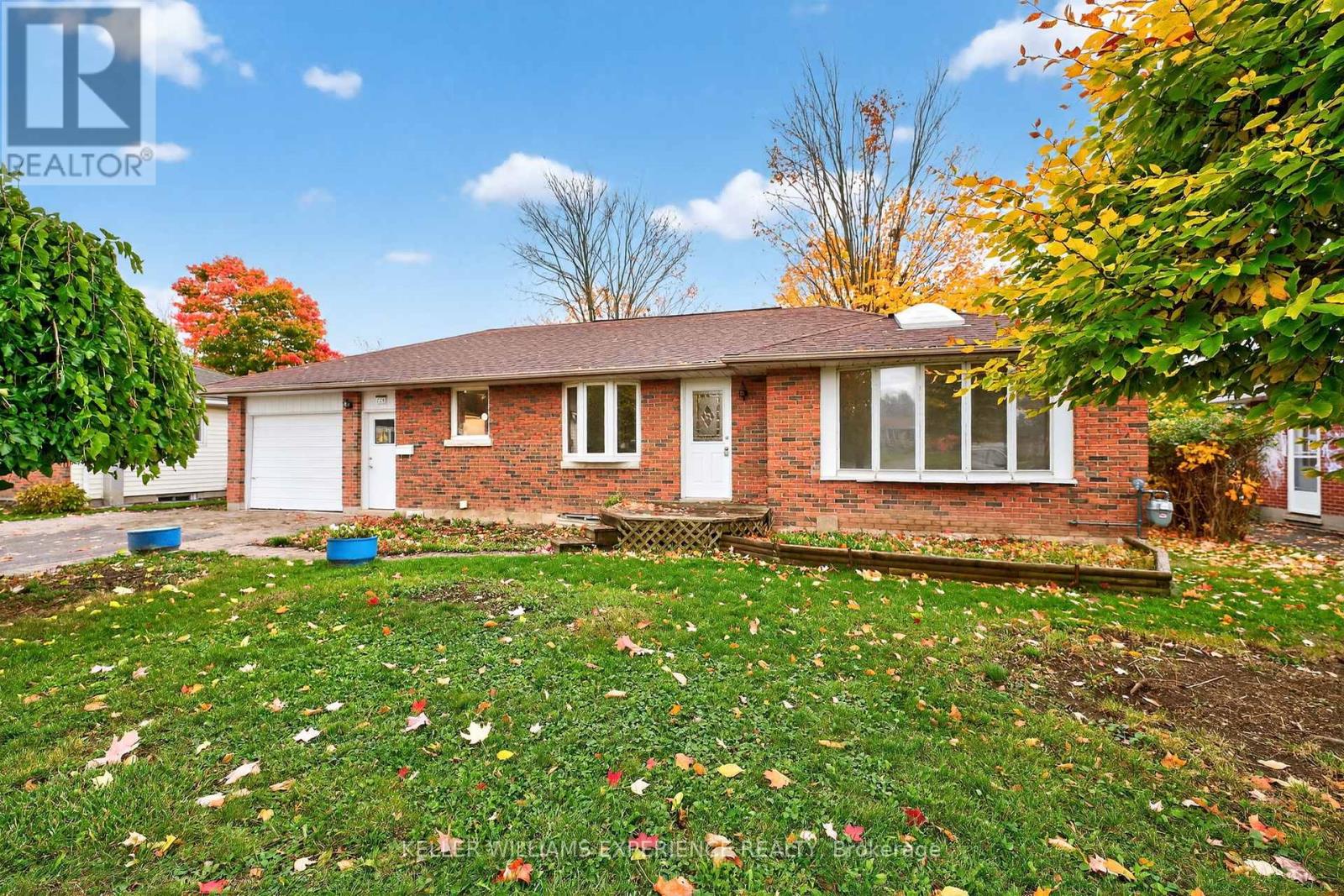 229 Warnica Rd, Barrie, ON L4N 3Z2