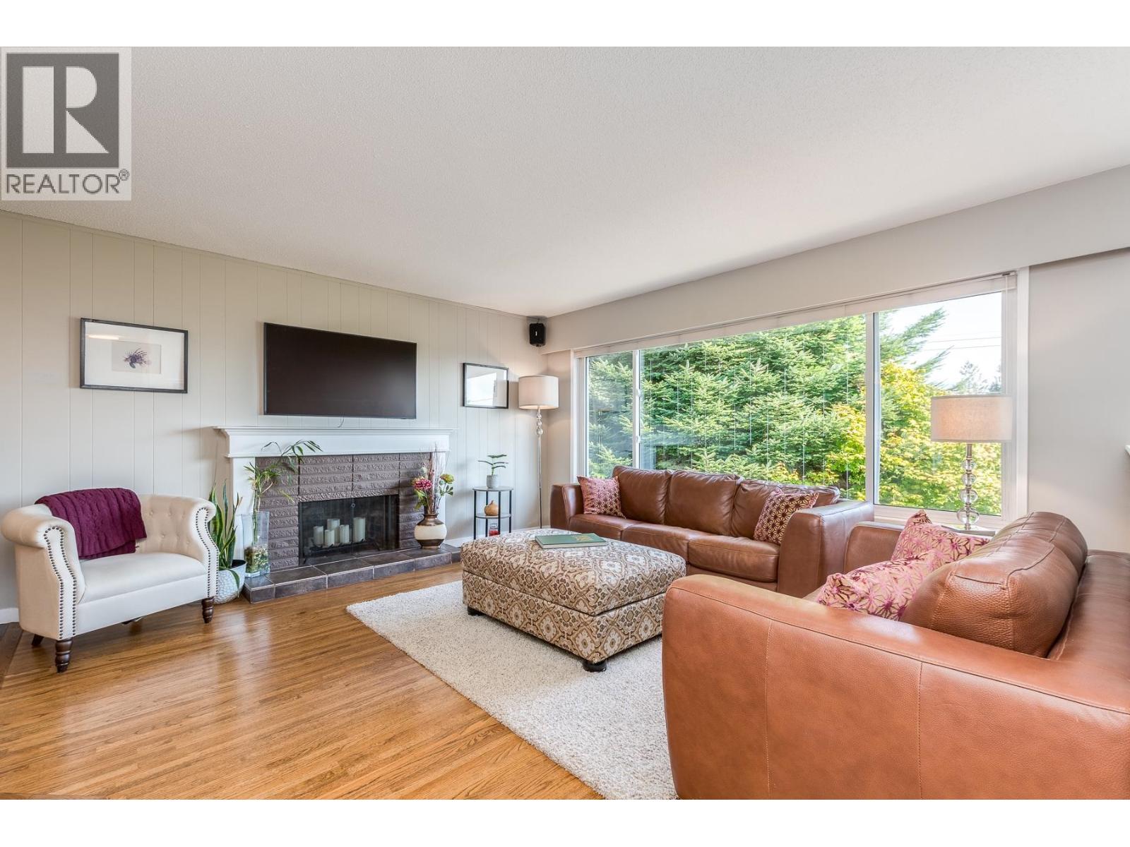 2116 Audrey Dr, Port Coquitlam, BC V3C 1H1