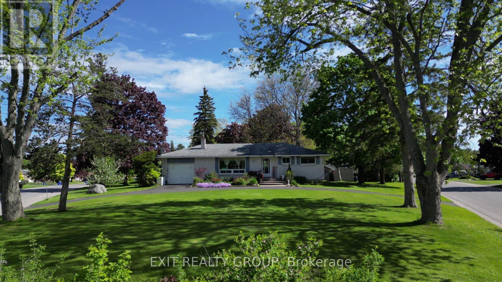 12 Nelson St, Quinte West, ON K0K 1E0