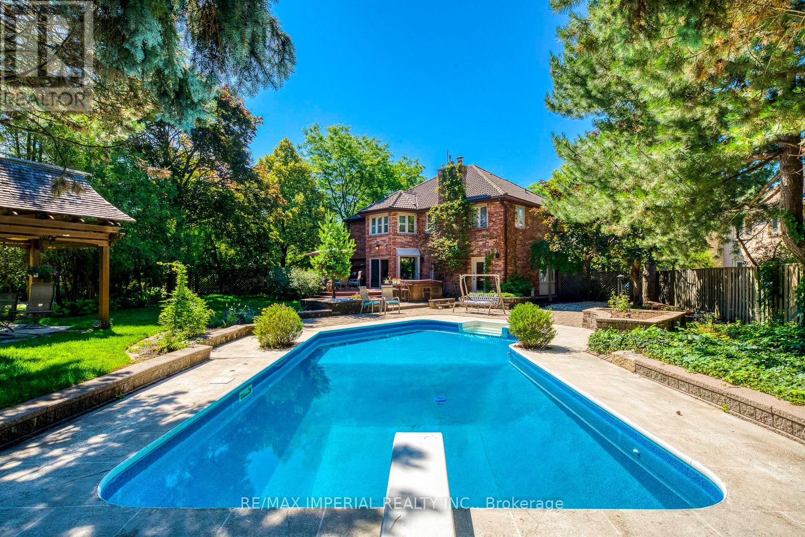 341 Acacia Ct, Oakville, ON L6J 6K5