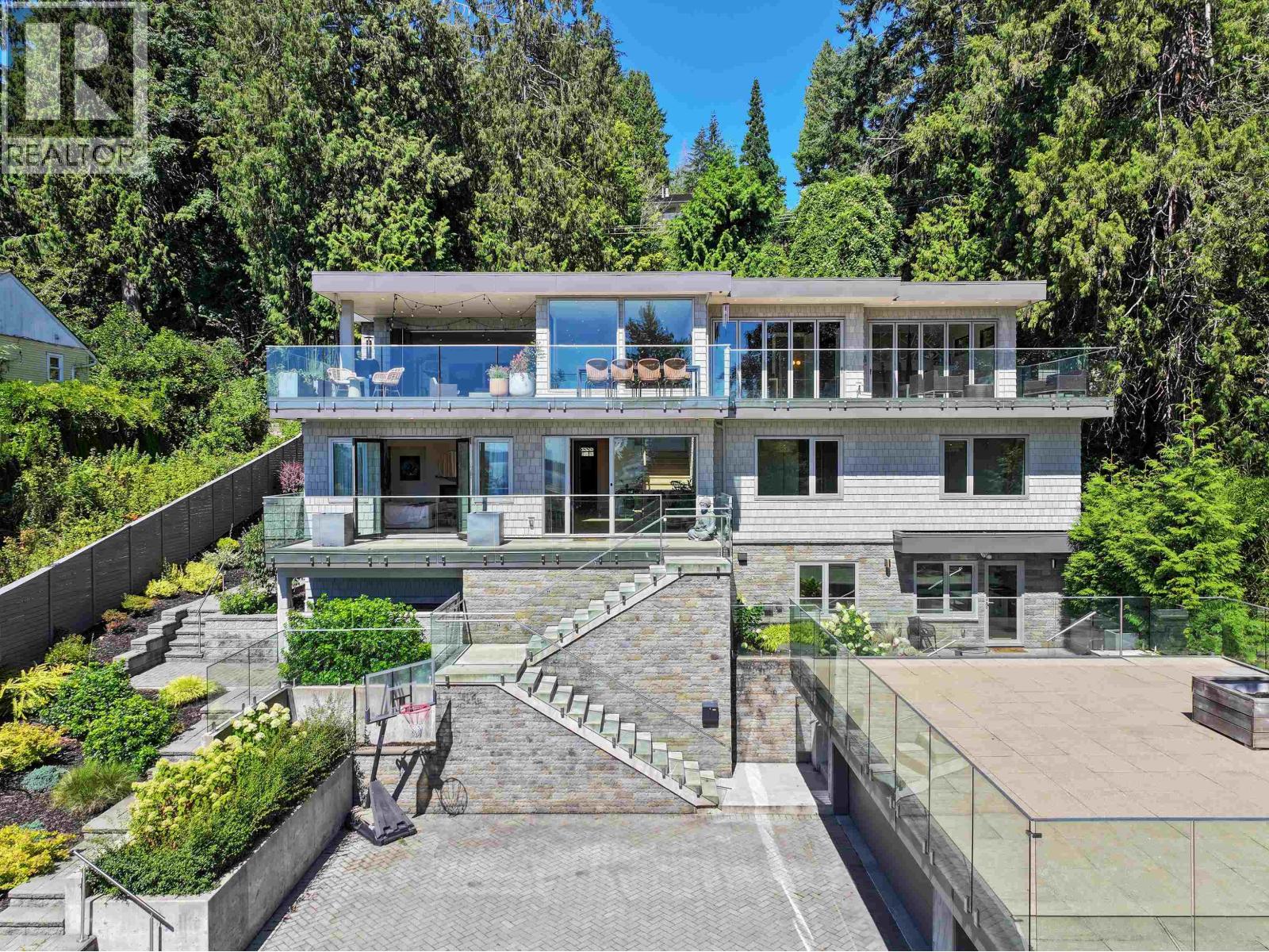 4701 Piccadilly South Rd, West Vancouver, BC V7W 1J8