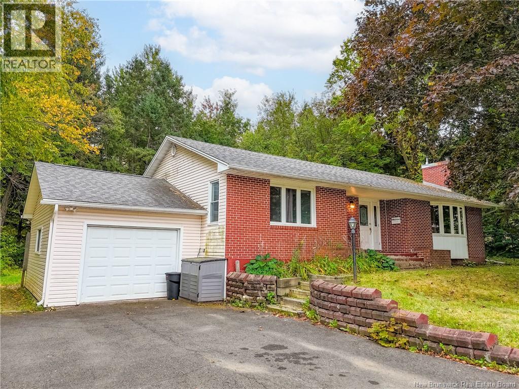 35 Evans Dr, Oromocto, NB E2V 2H3