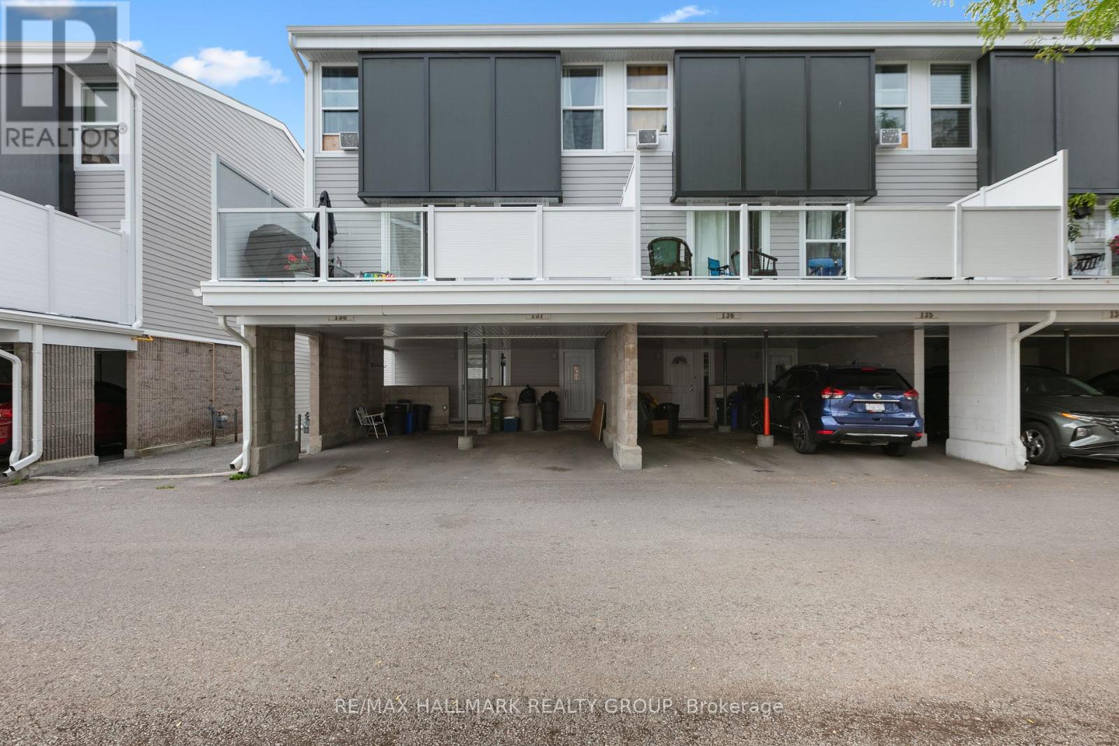 137 3445 Uplands Dr, Ottawa, ON K1V 9N5