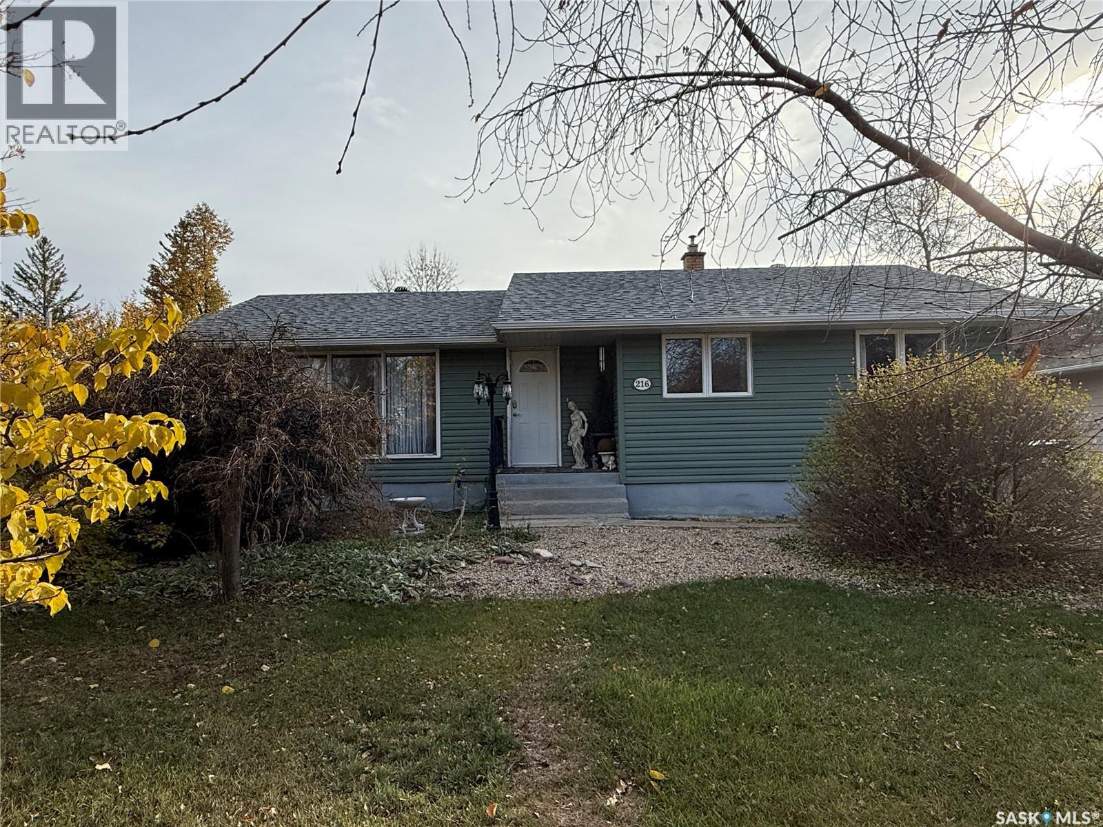 216 Ash Dr, Weyburn, SK S4H 0S2