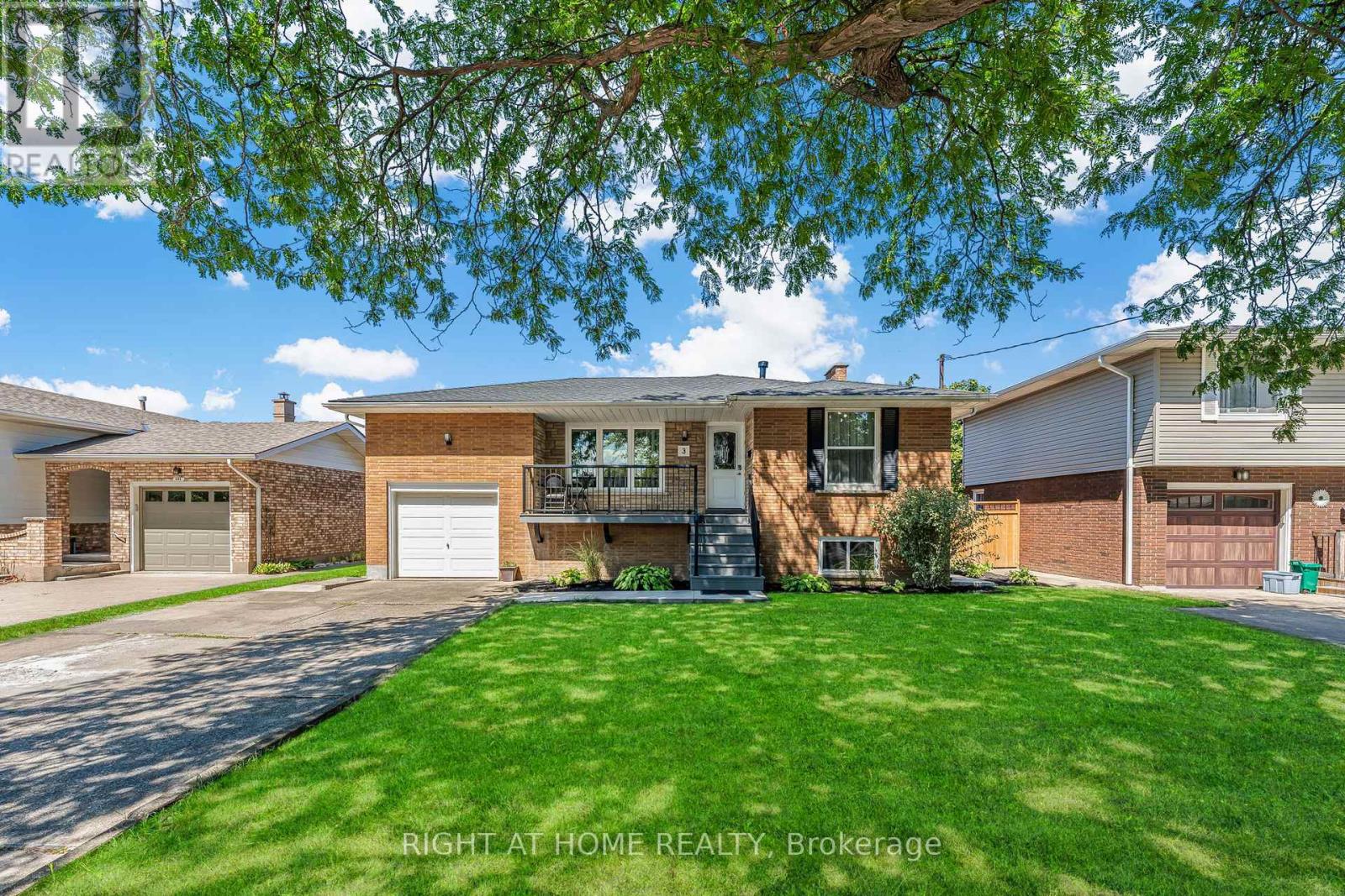 3 Baraniuk St, St. Catharines Lakeport, ON L2N 1N4