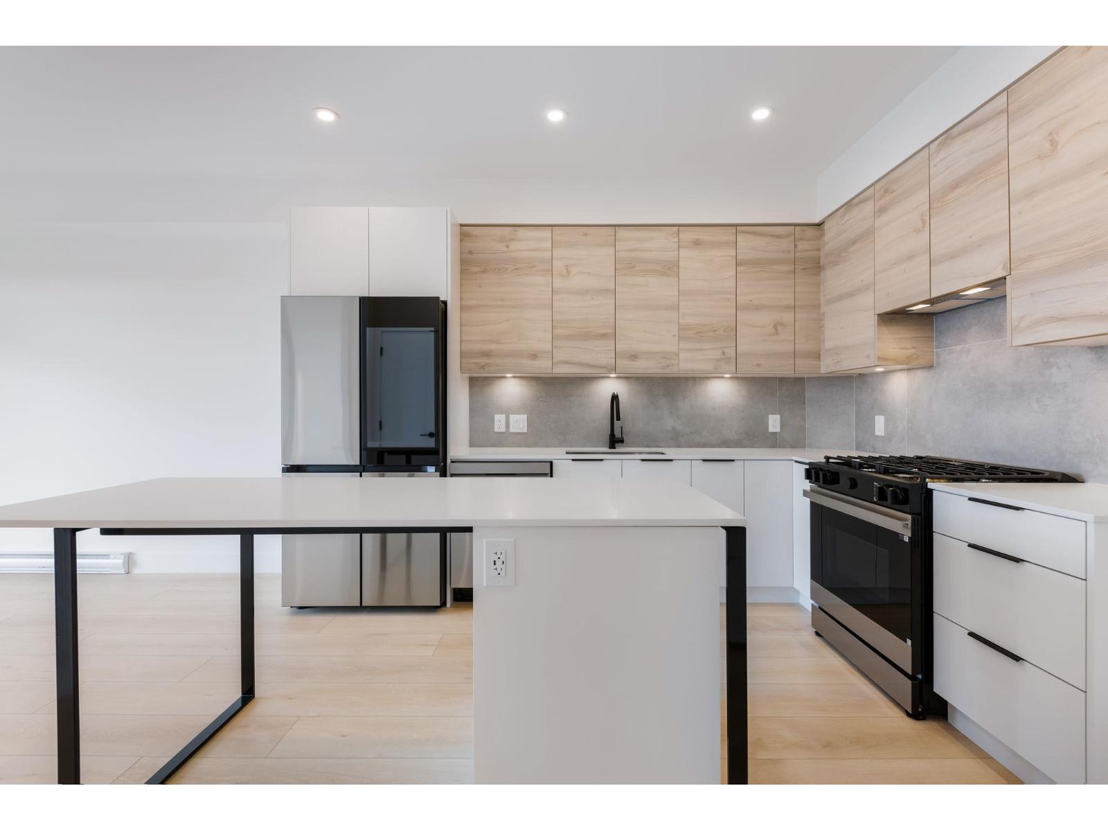 30490 Cardinal Avenue Unit 303, Abbotsford, BC V2T 0C5