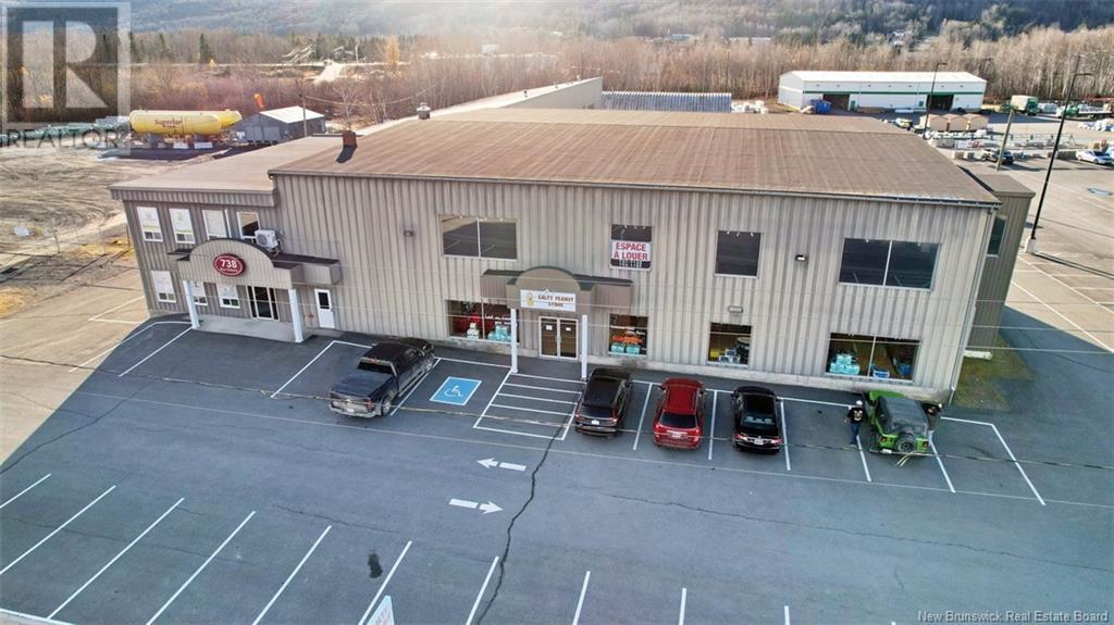 738 Rue Victoria, Edmundston, NB E3V 3S9