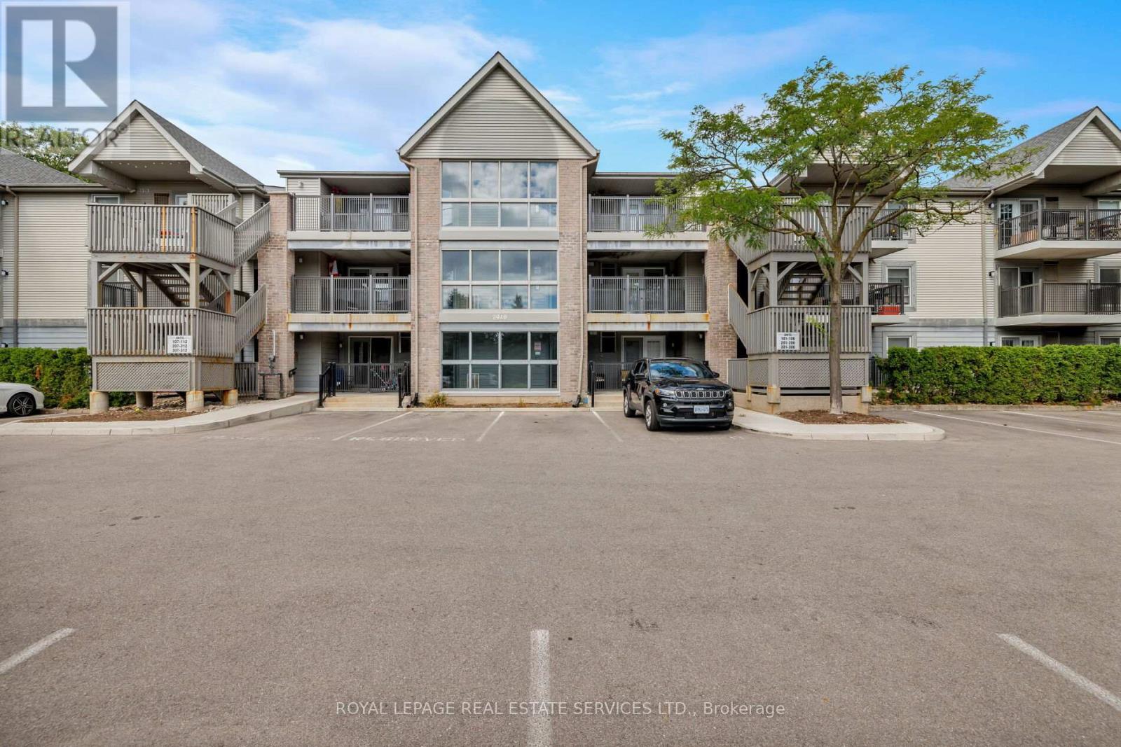 211 2040 Cleaver Ave, Burlington, ON L7M 4C4