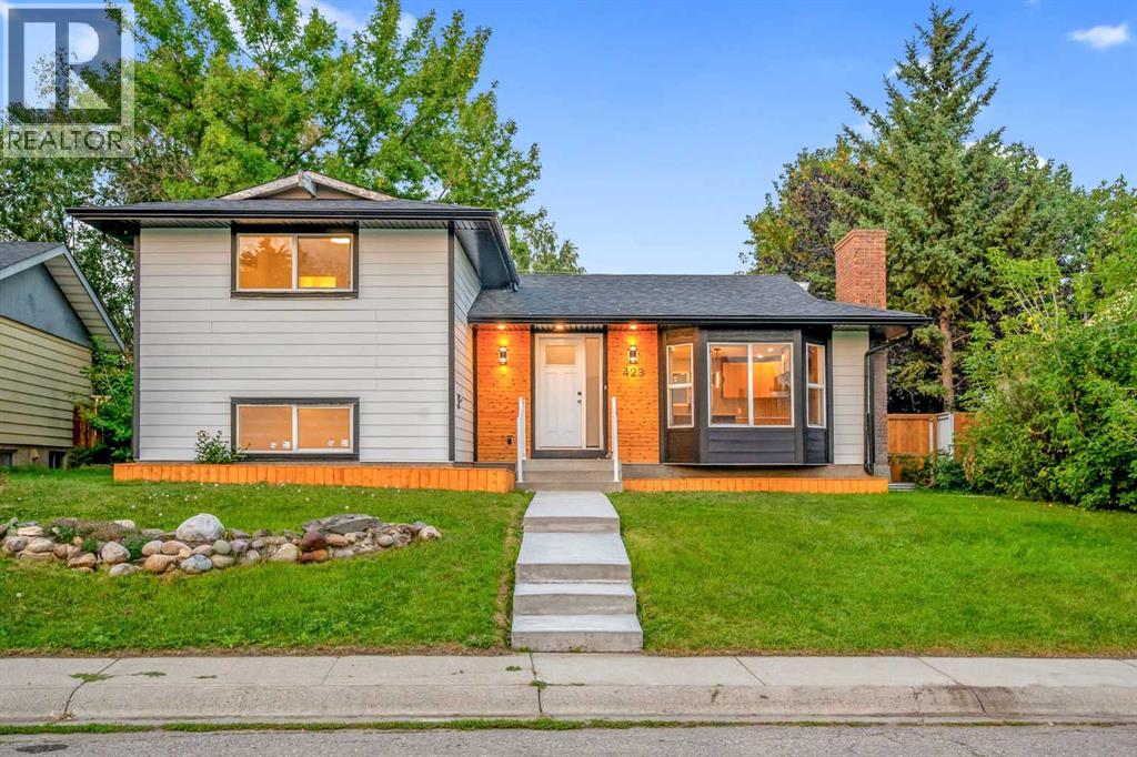 423 Queensland Cir SE, Calgary, AB T2J 4P5