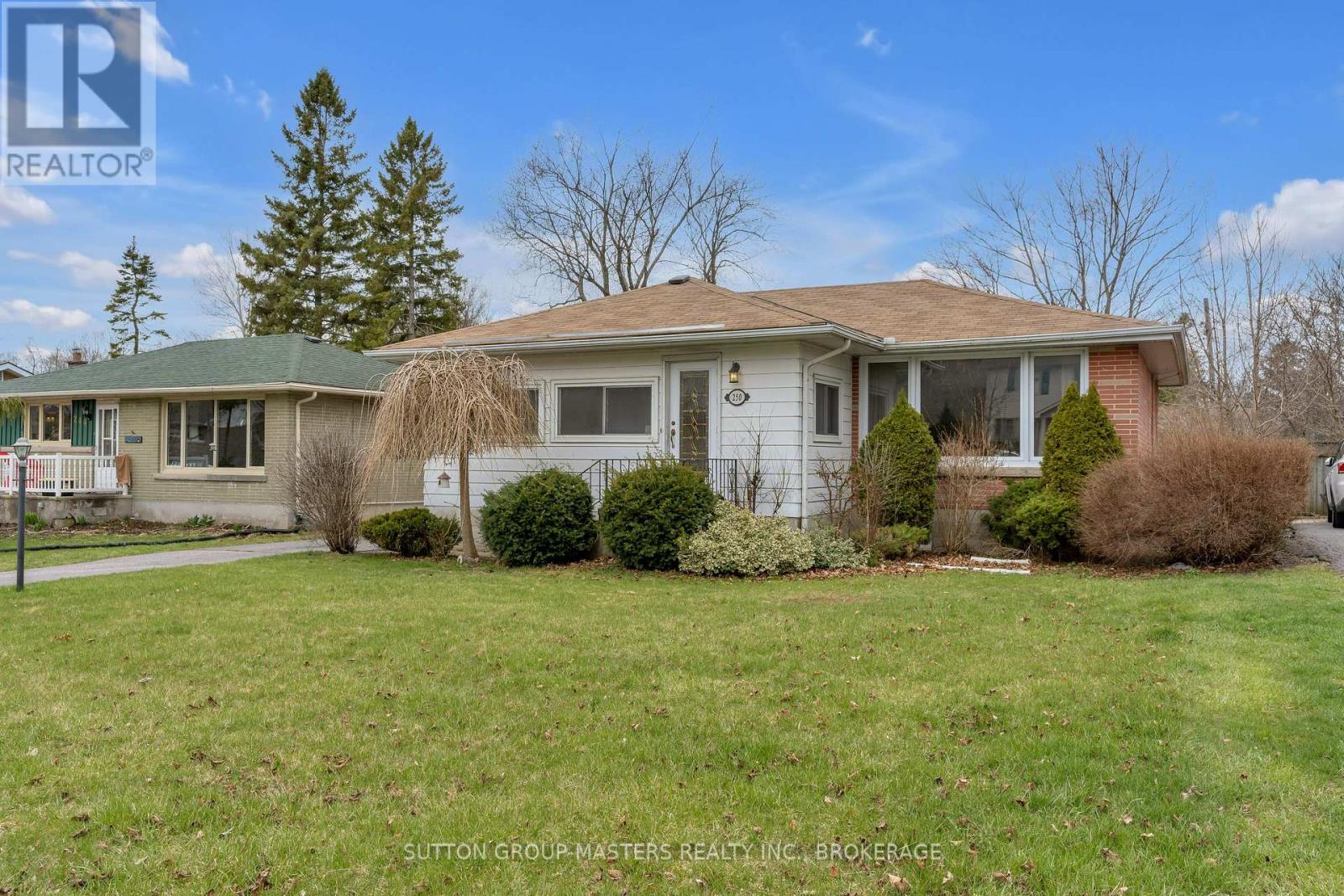 250 Yonge St, Kingston, ON K7M 1G5