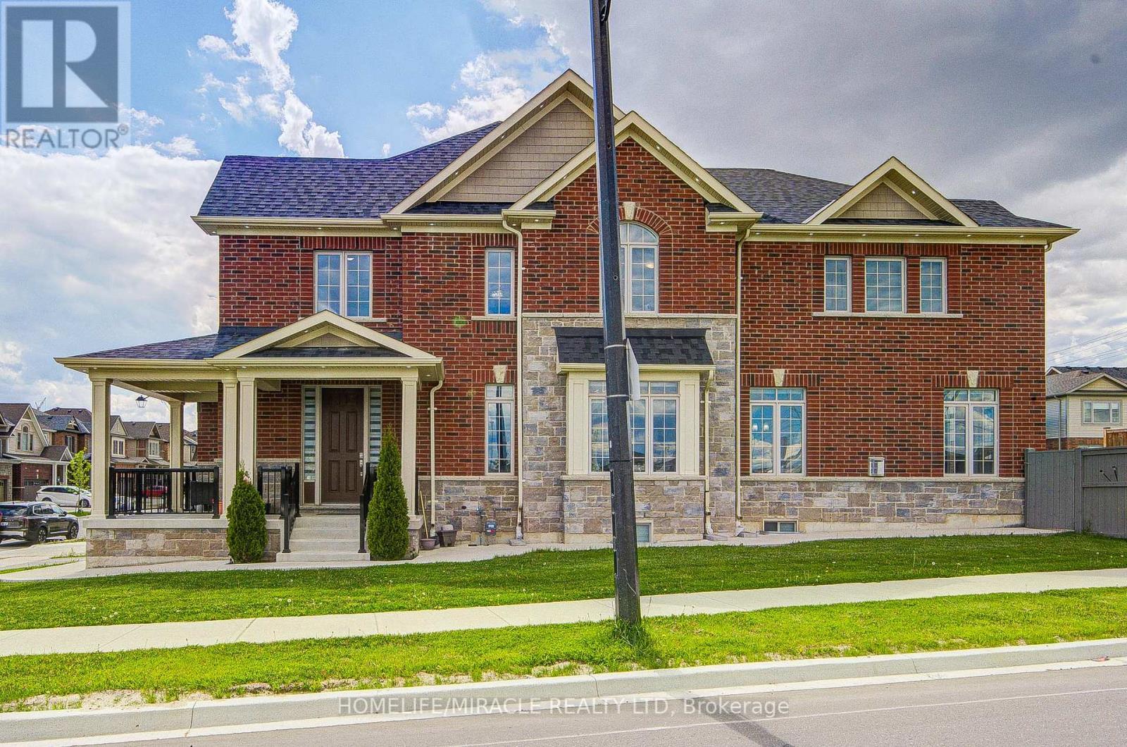 2 William Dunlop St, Kitchener, ON N2R 0N7