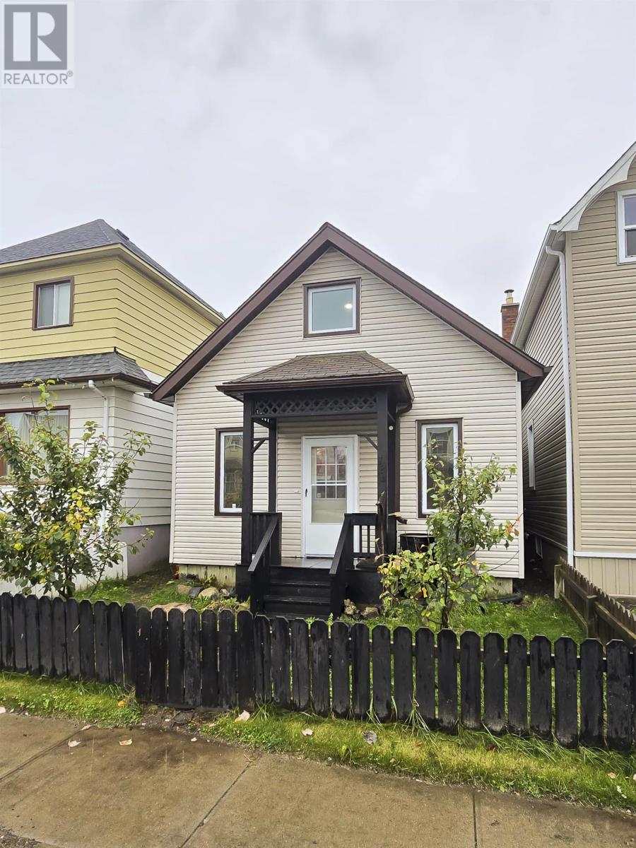 126 Heron St, Thunder Bay, ON P7C 2M3