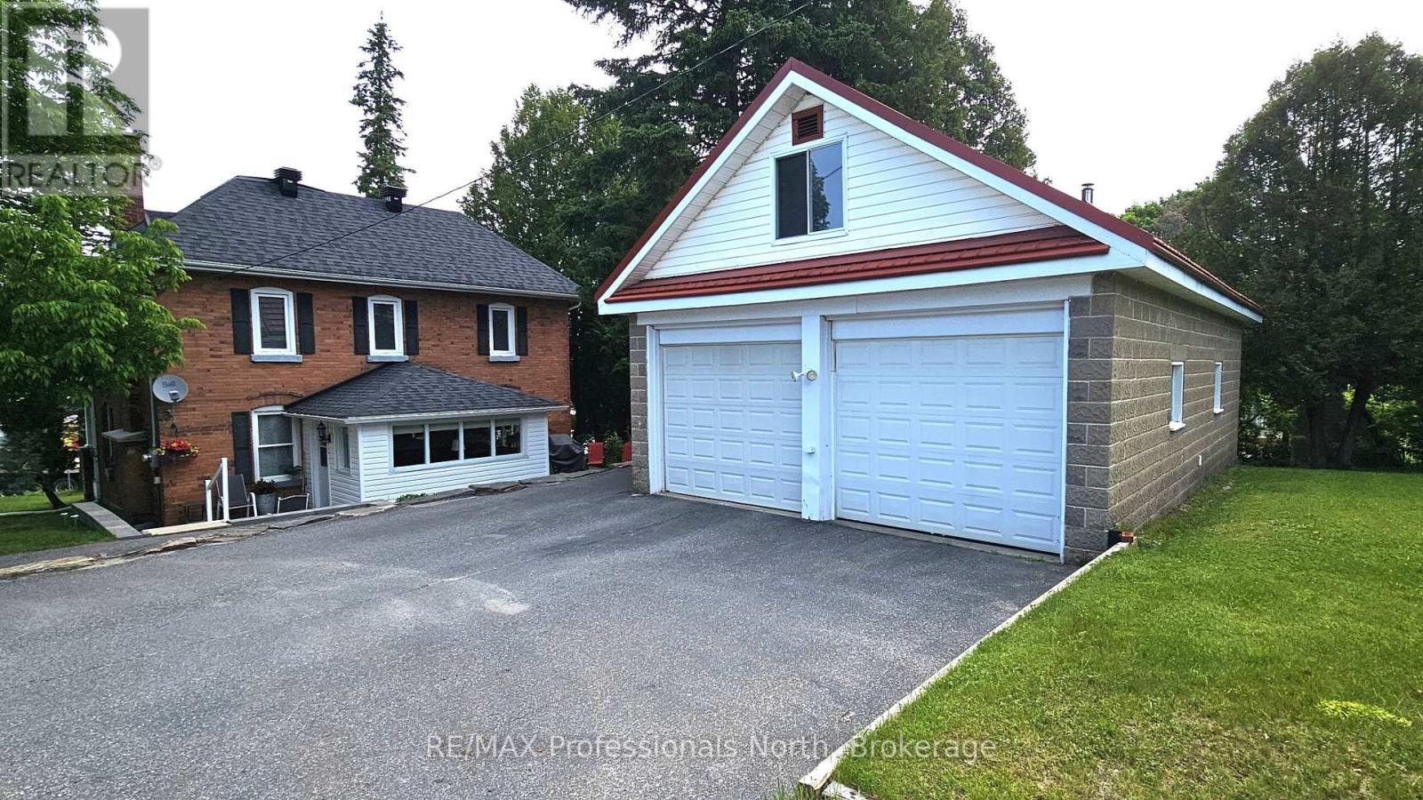 133 Main St W, Huntsville, ON P1H 1W5