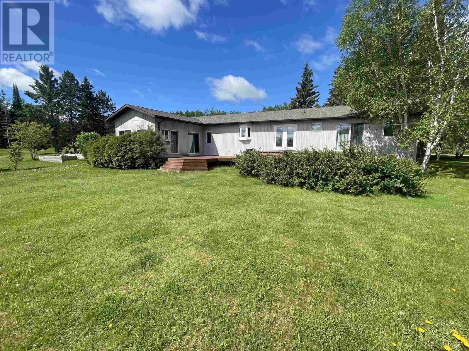 2 Lakeview Rd, Dryden, ON P8N 2Y4