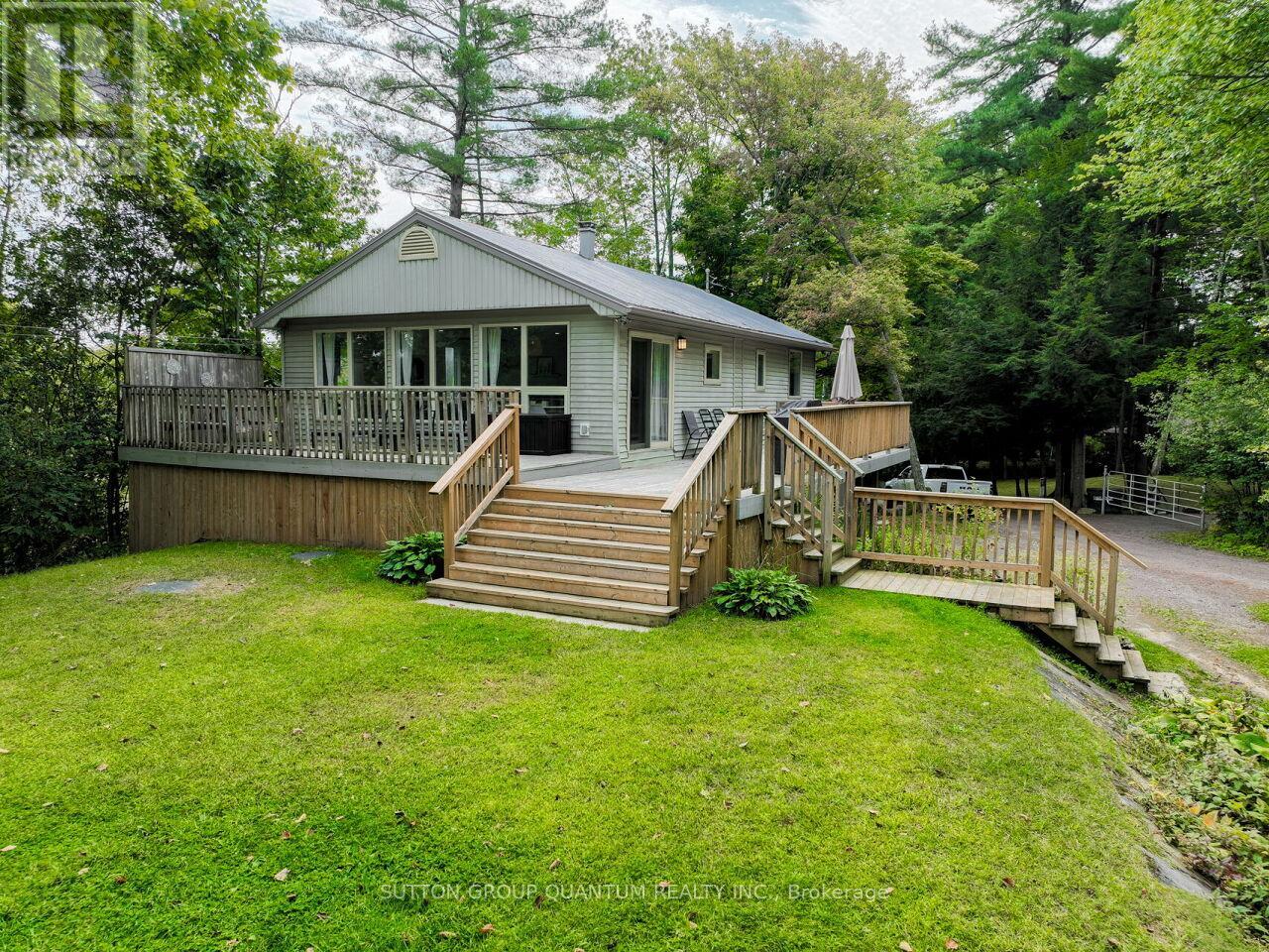 1006 Youngs Rd Unit 8 Rd, Muskoka Lakes, ON P0B 1J0