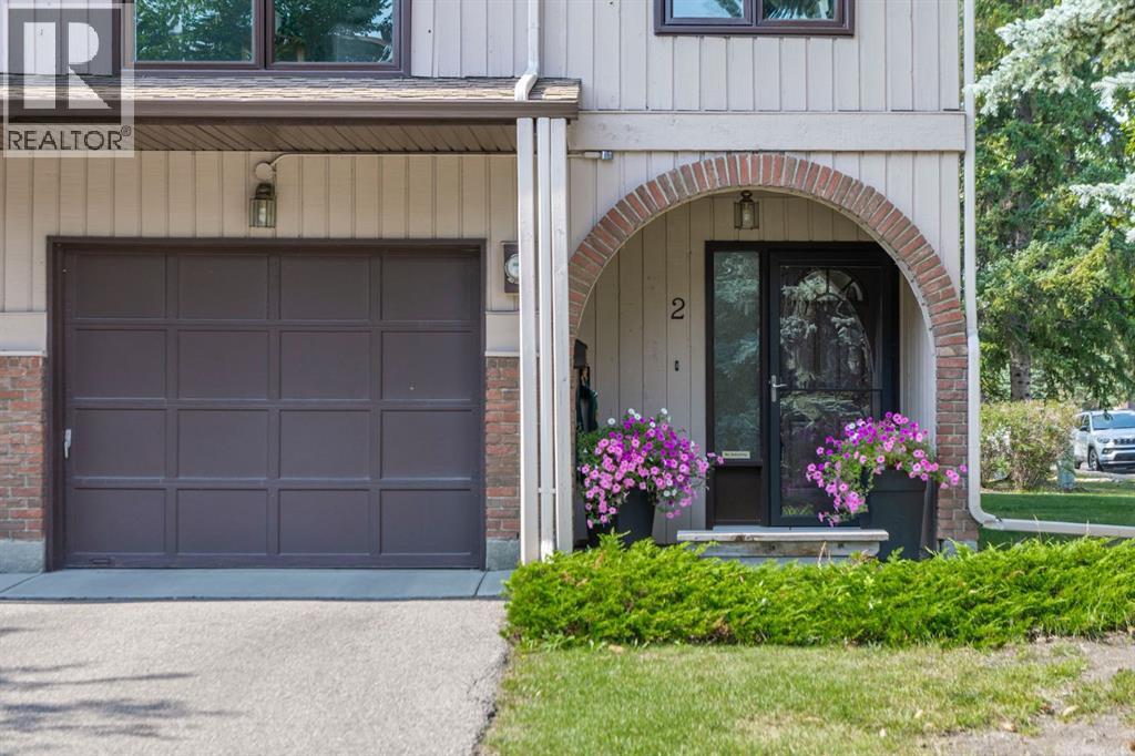 2 Canterbury Gdns SW, Calgary, AB T2W 2S9