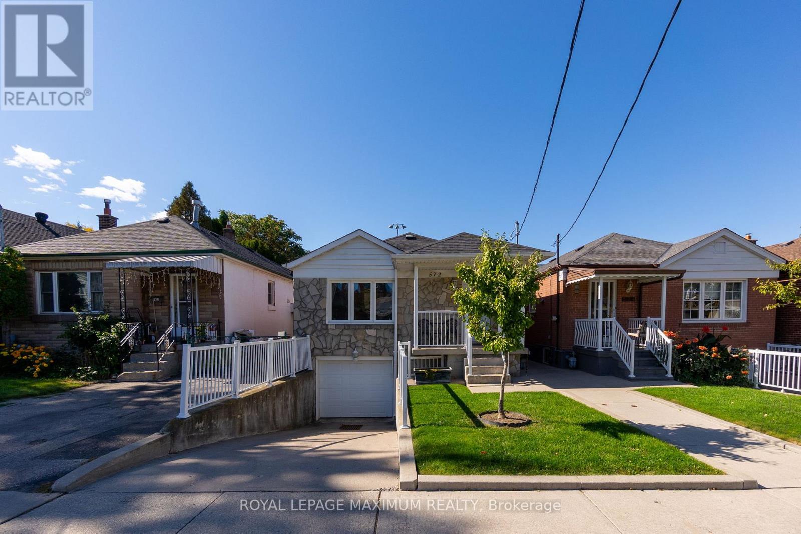572 Northcliffe Blvd, Toronto, ON M6E 3L7