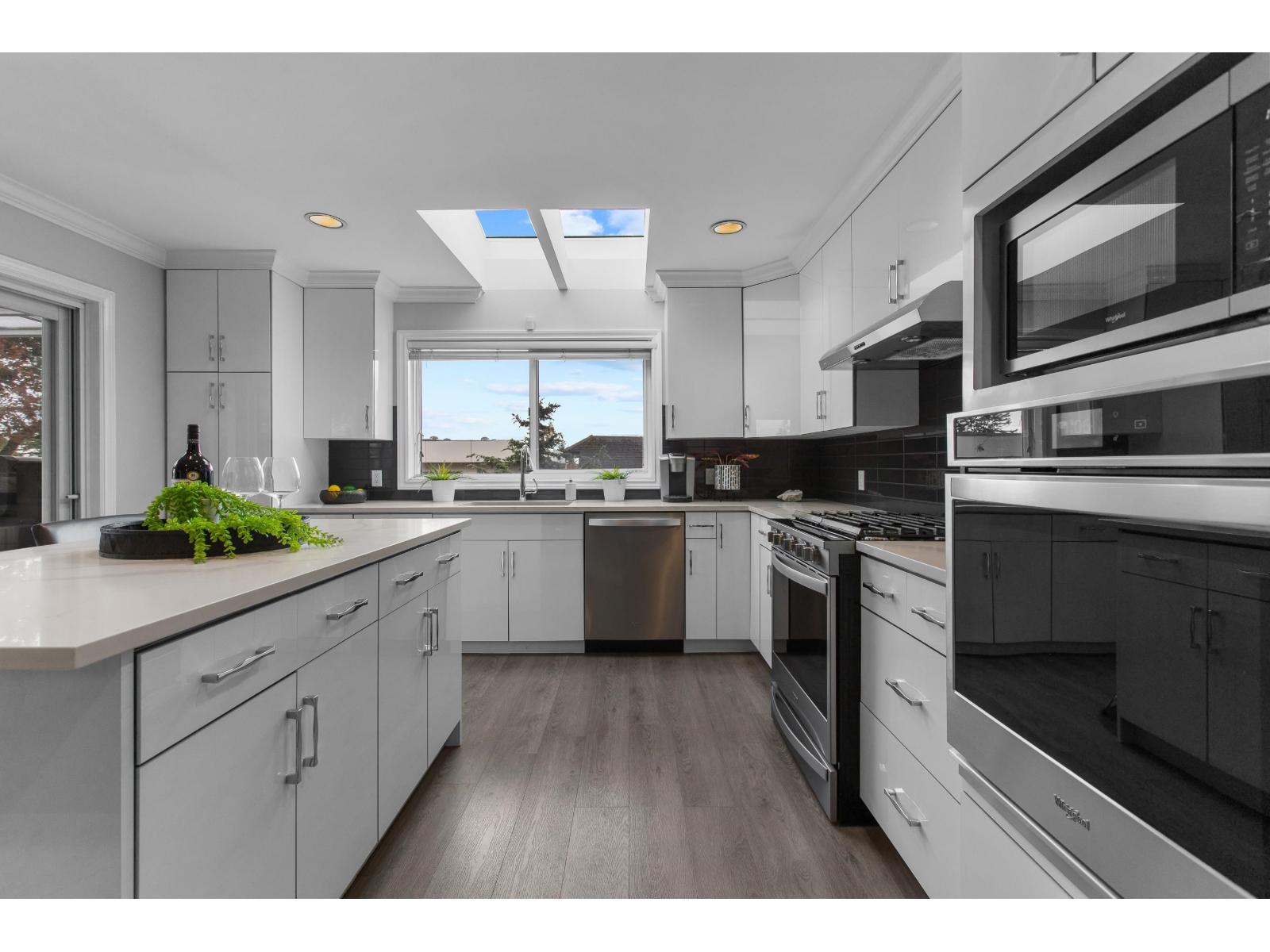 1170 Dolphin St, White Rock, BC V4B 4G8