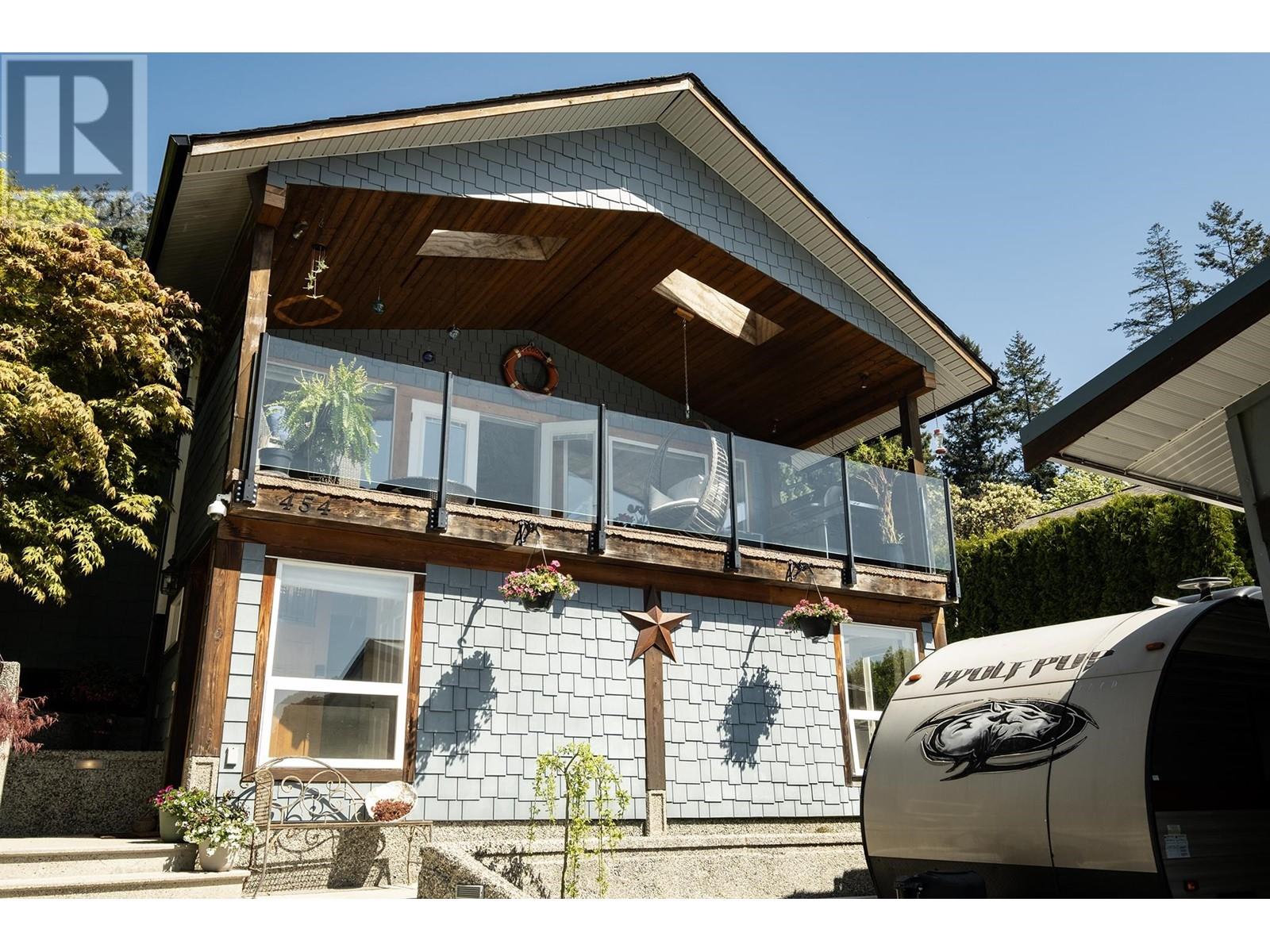 454 Central Ave, Gibsons, BC V0N 1V1