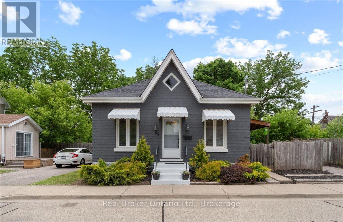 24 Rose Ave, Brantford, ON N3S 2L9