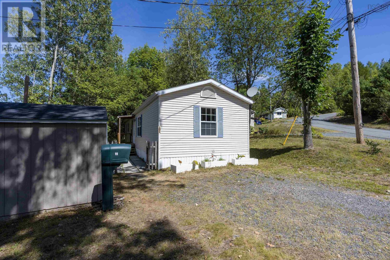 11 Cedarwood Cres, New Minas, NS B4N 5J2