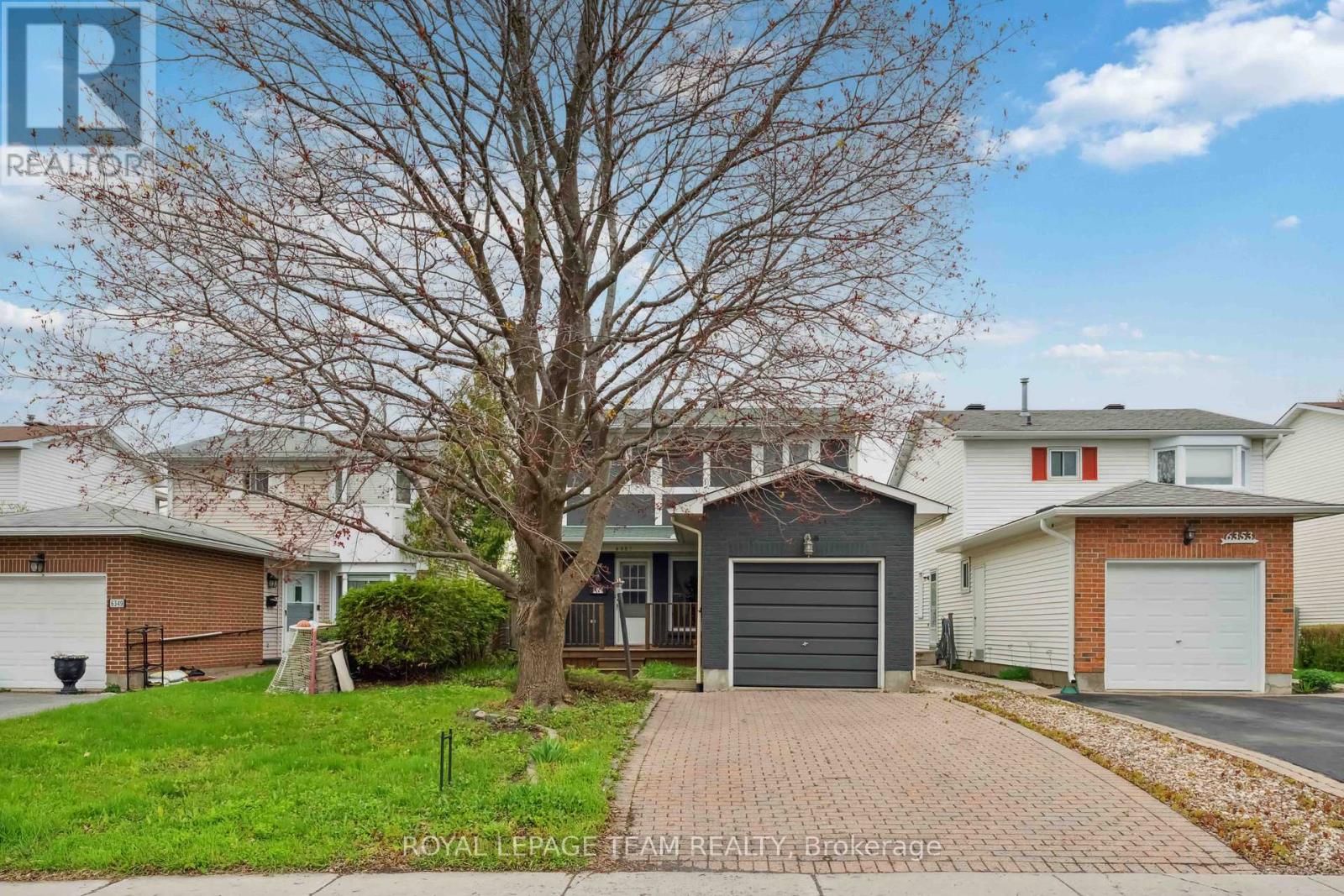 6351 St Louis Dr, Ottawa, ON K1C 2X9