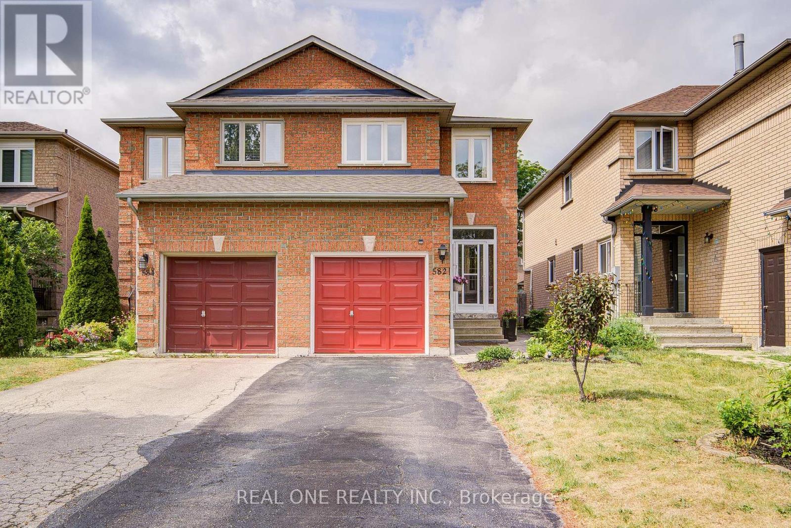 582 Willowick Dr, Newmarket, ON L3X 2A9