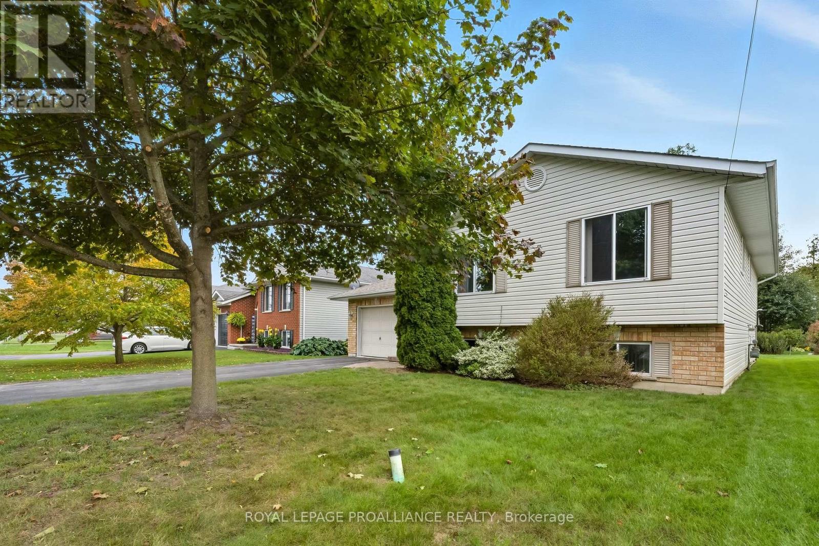 120 Cedar St, Brighton, ON K0K 1H0