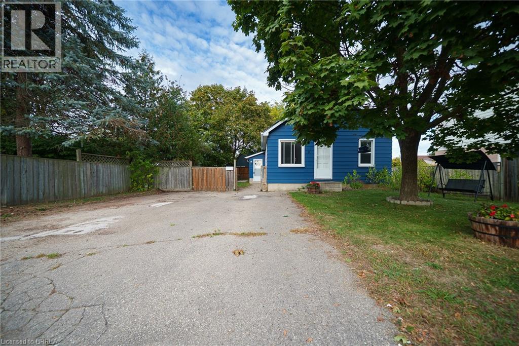 11 Newcastle St, Brantford, ON N3R 1Y5