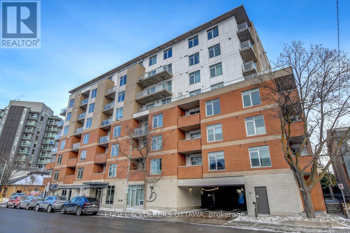 404 131 Holland Ave, Ottawa, ON K1Y 3A2