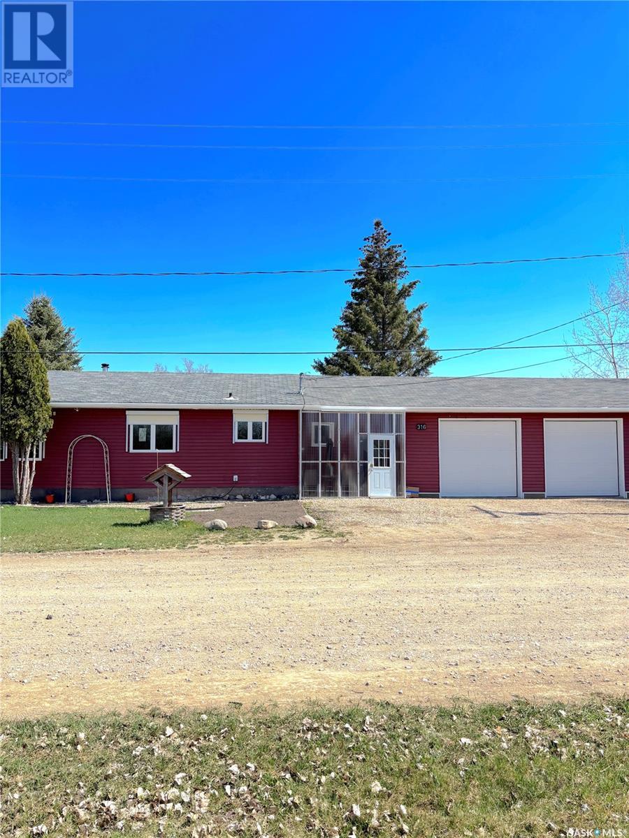 316 3rd Avenue, Meacham, SK S0K 2V0