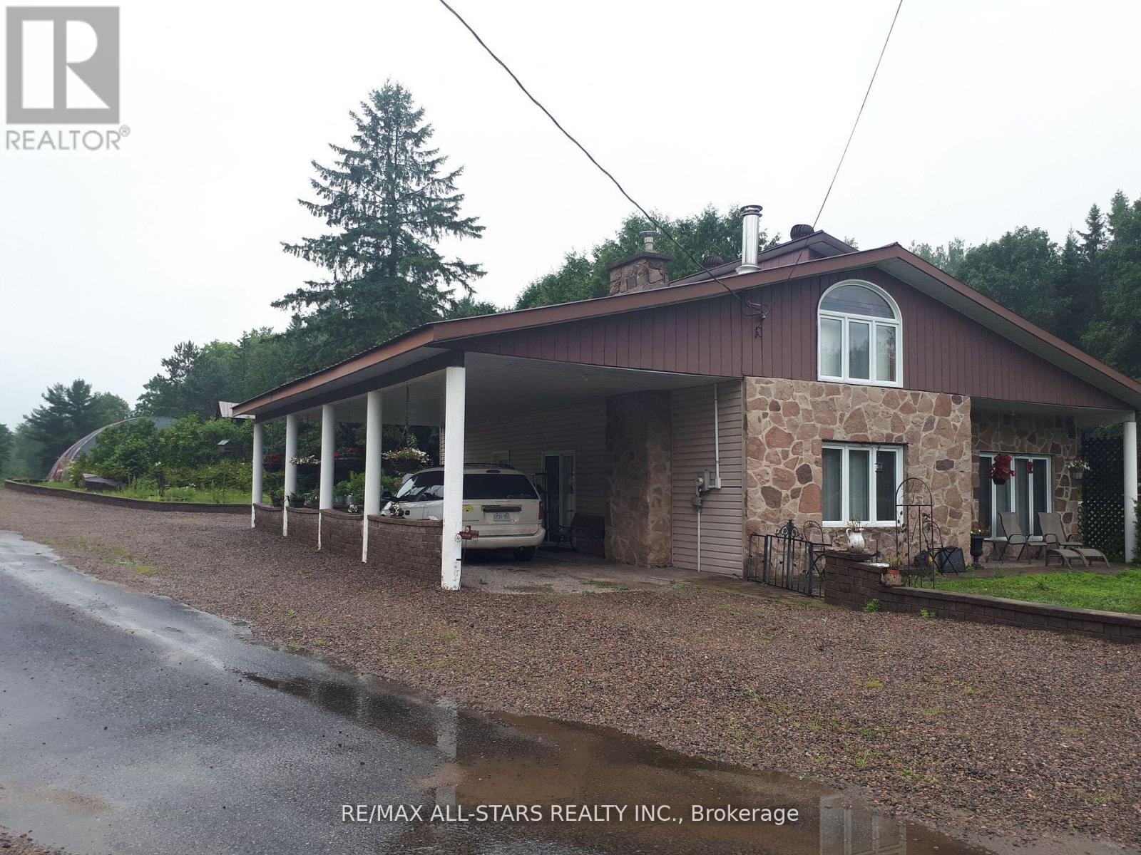 1007 Dewey St, Highlands East, ON K0M 1R0