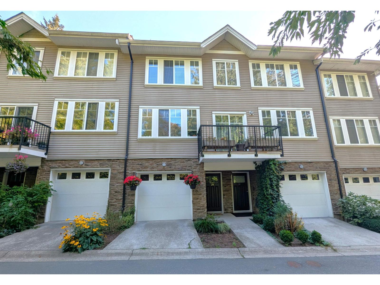 13864 Hyland Road Unit 29, Surrey, BC V3W 2C3
