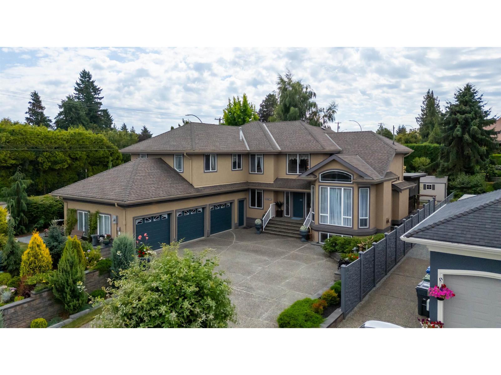 32788 Chilcotin Dr, Abbotsford, BC V2T 5S5