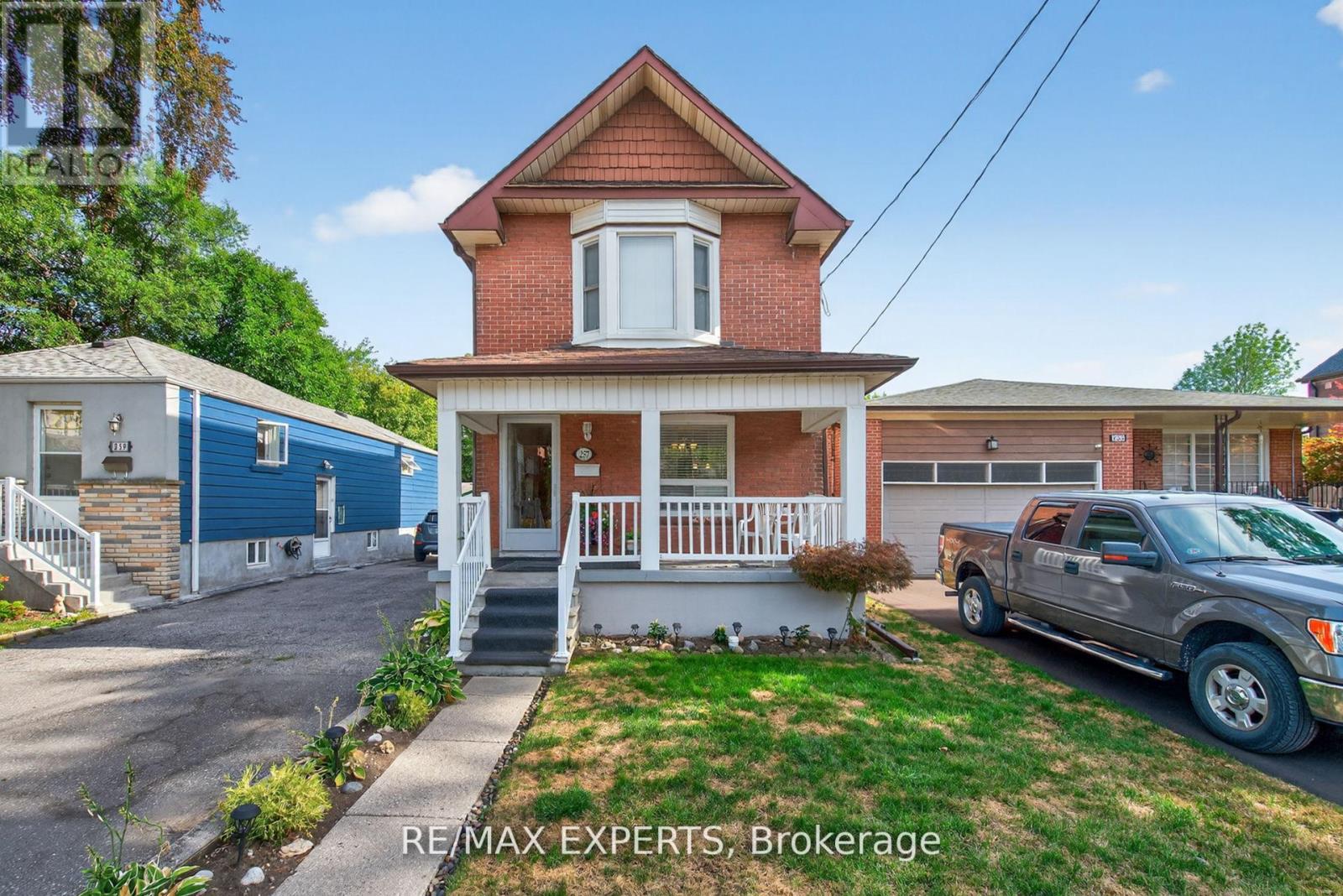 257 John St, Toronto, ON M9N 1K1