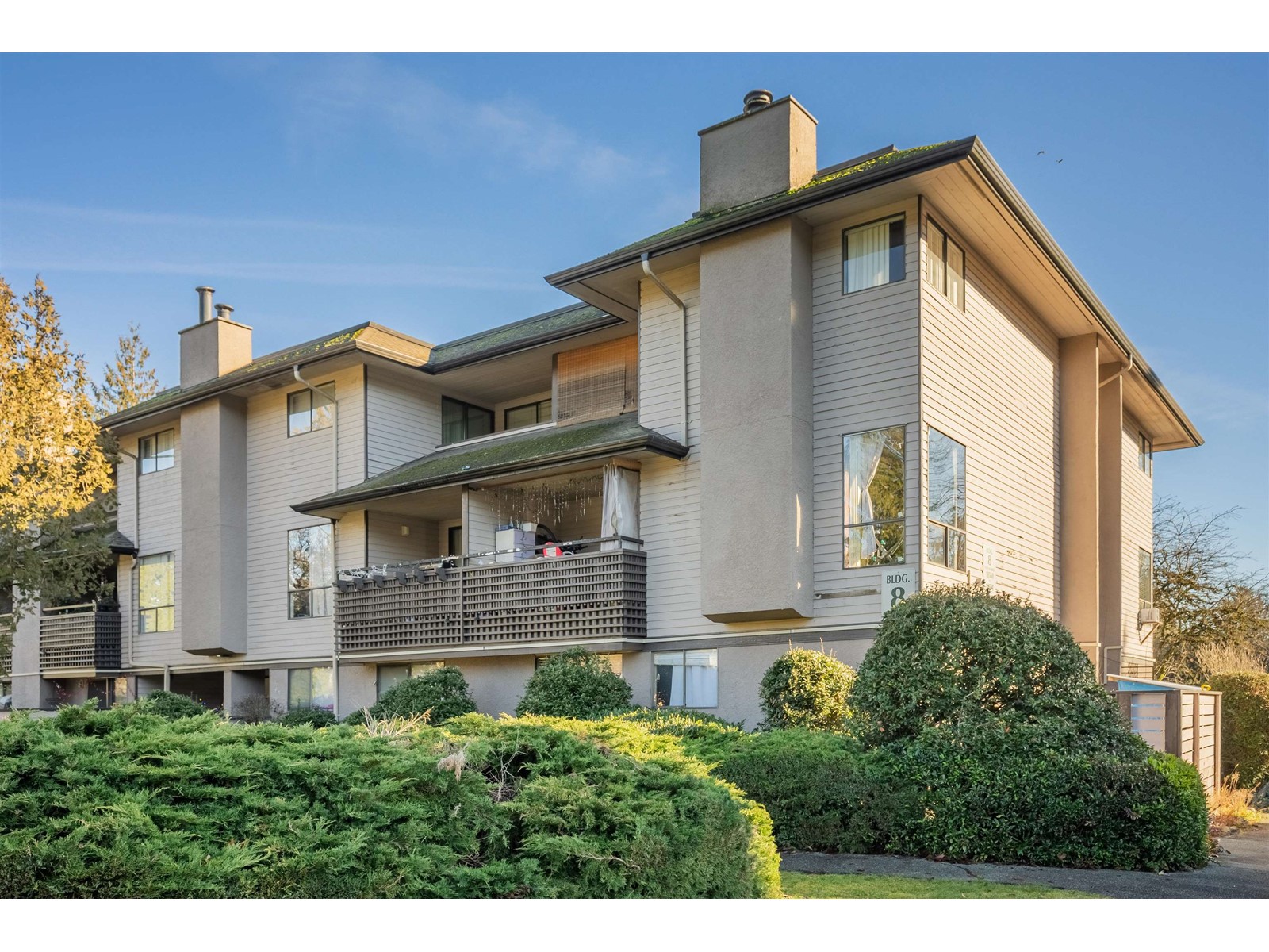 10560 Holly Park Ln, Surrey, BC V3R 6X9