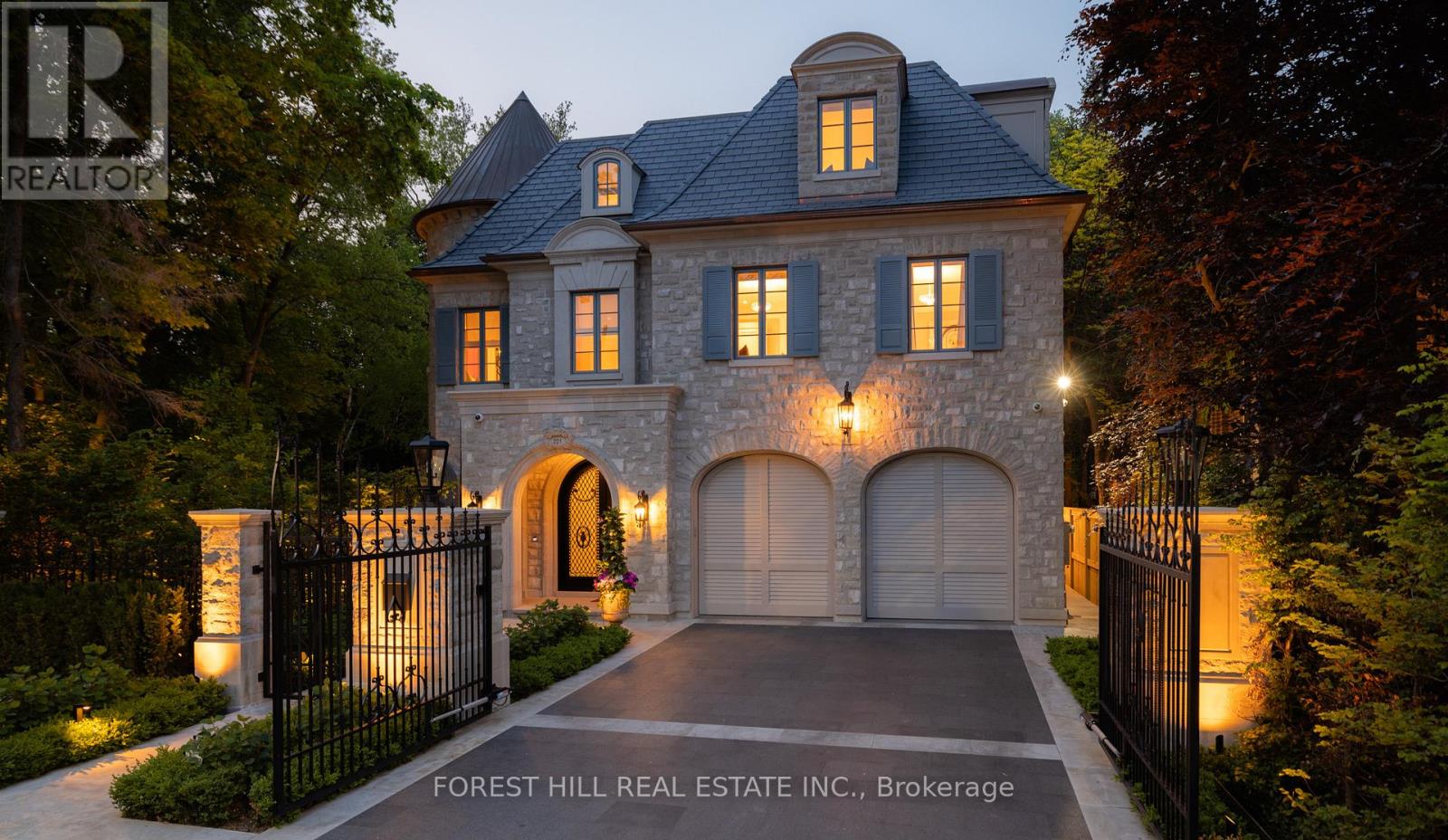 221 Forest Hill Rd, Toronto, ON M5P 2N3