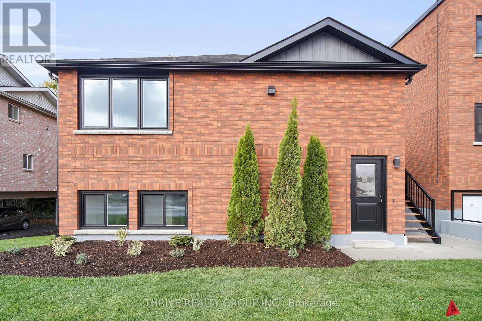 6 74 Church St, Stratford, ON N5A 2R2