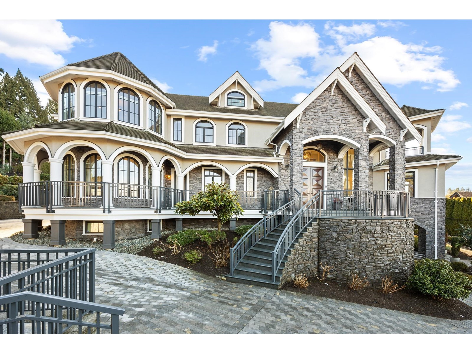 30 Avenue Unit 16166 #b, Surrey, BC V3Z 0Z8