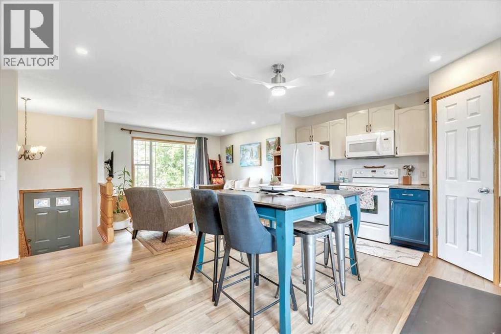 325 Strathford Blvd, Strathmore, AB T1P 1S4