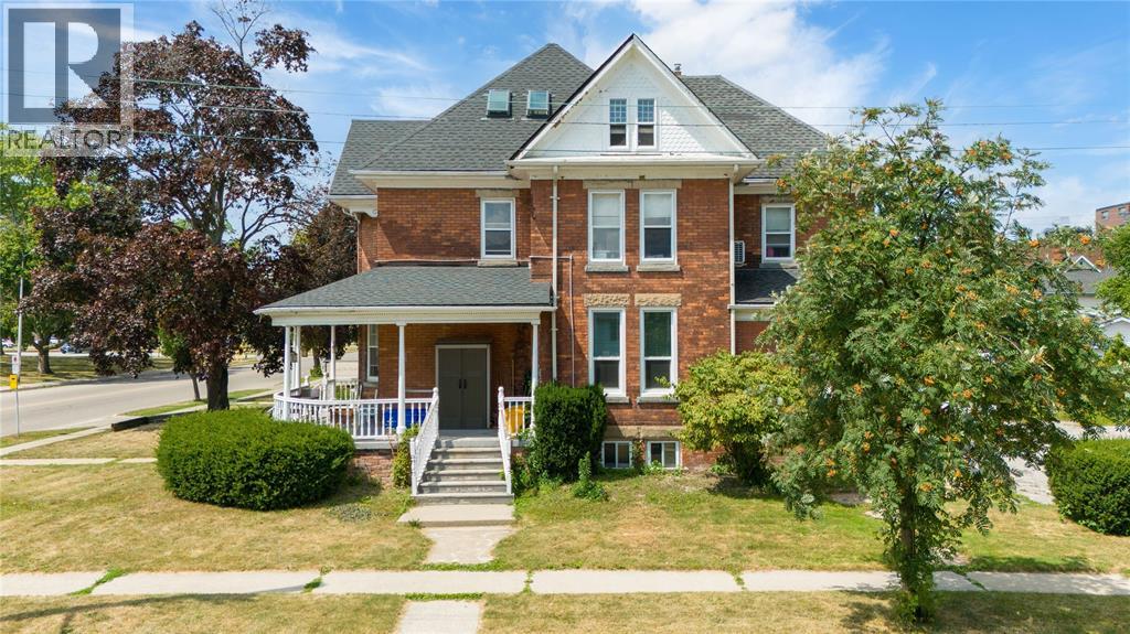 282 Wellington St, Sarnia, ON N7T 1H2