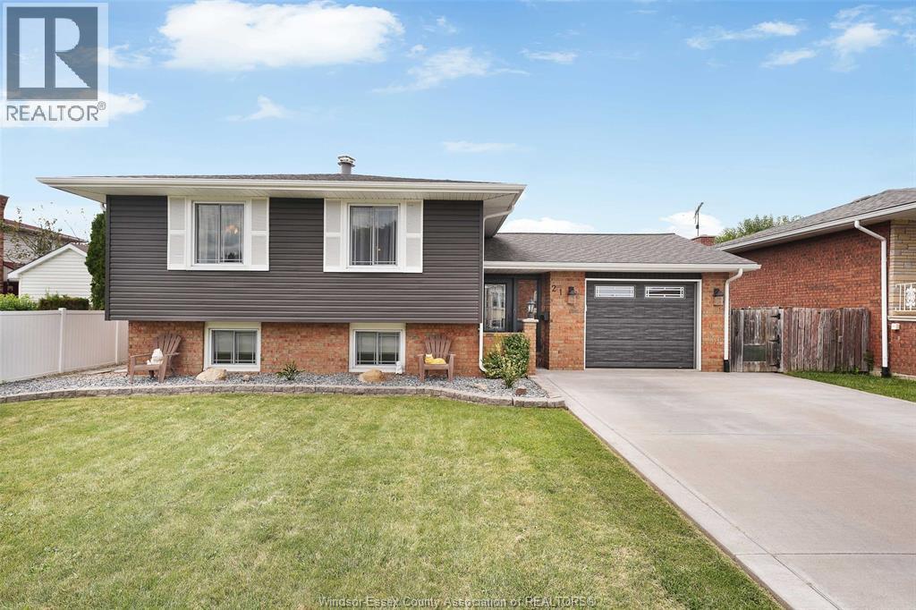 21 Camelot Ave, Leamington, ON N8H 4T7