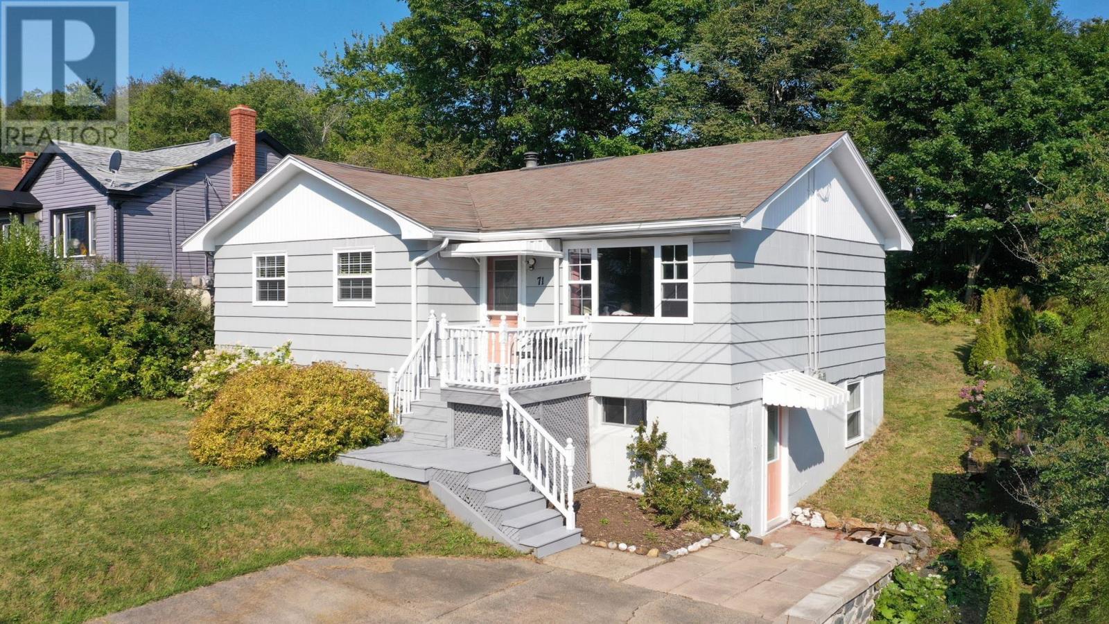 71 Rosedale Ave, Halifax, NS B3N 2J4