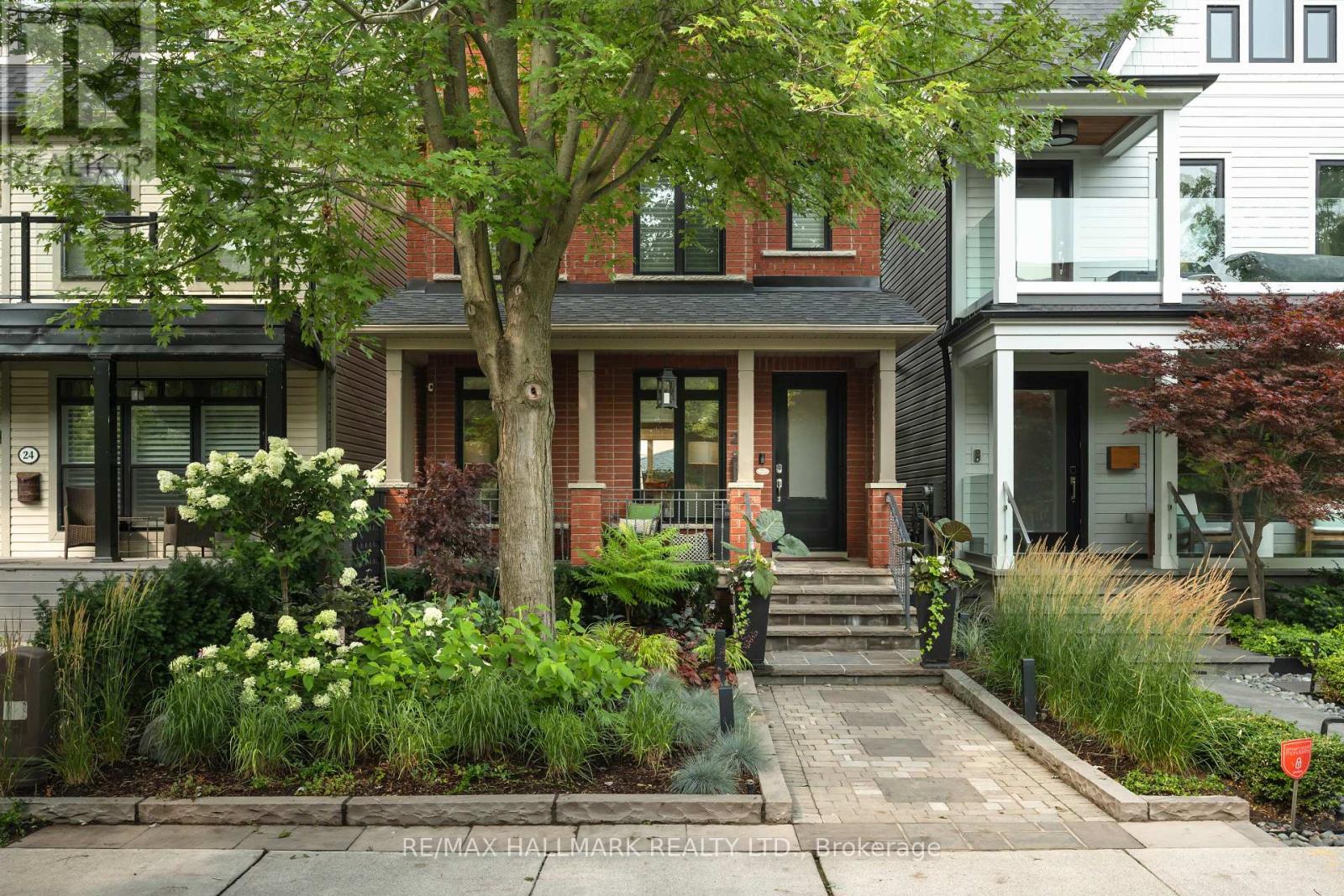 26 Winners Cir, Toronto, ON M4L 3Z7