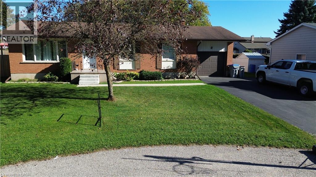 2 Kilberg Ct, North Perth, ON N4W 1P1