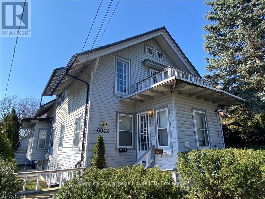 6042 Culp St, Niagara Falls, ON L2G 2B7