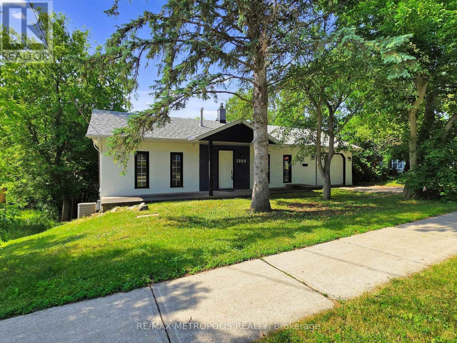 1000 Elgin St, Newmarket Huron Heights-leslie Valley, ON L3Y 3C1