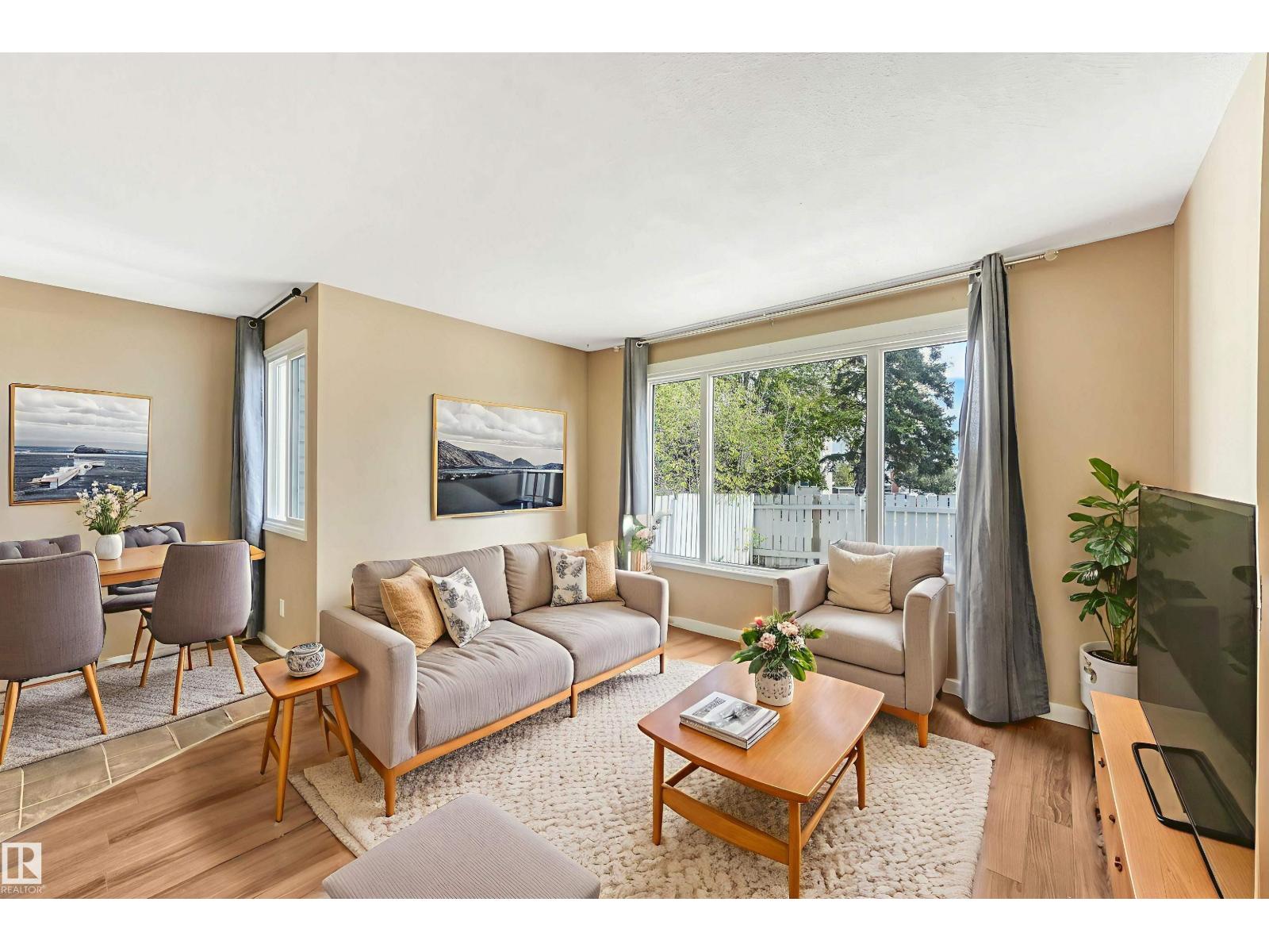 5 Amberly Co NW, Edmonton, AB T5A 2H9