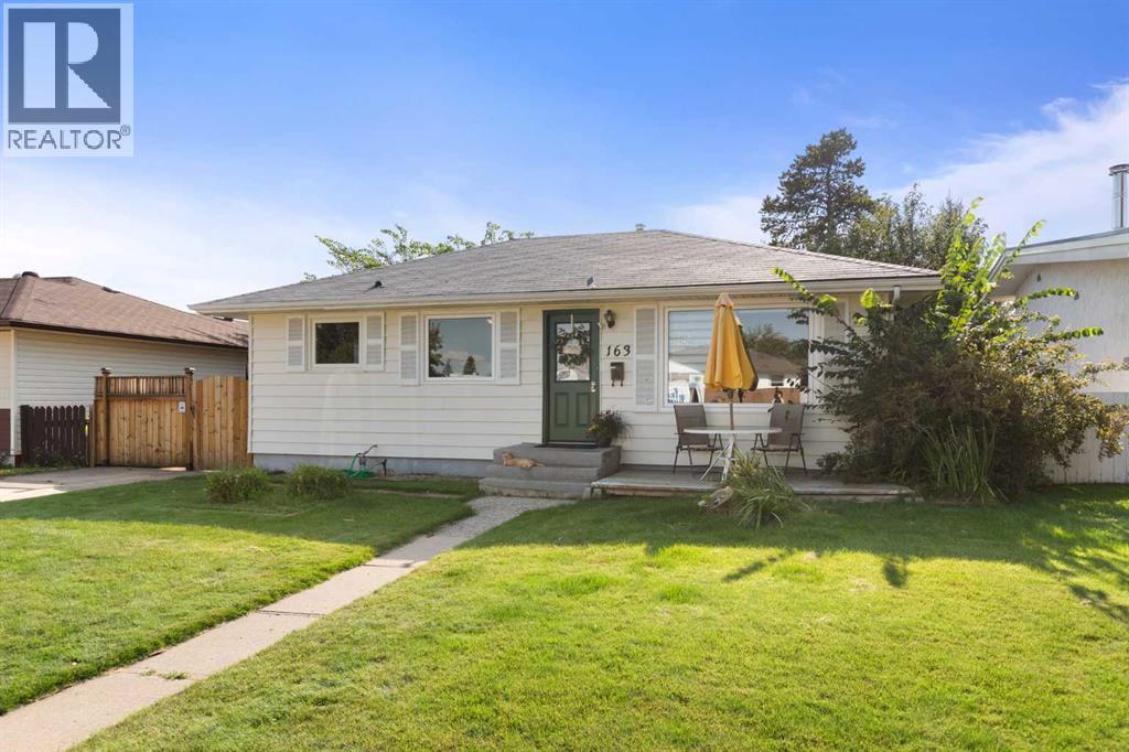 163 Herald Dr NW, Medicine Hat, AB T1A 6Y3